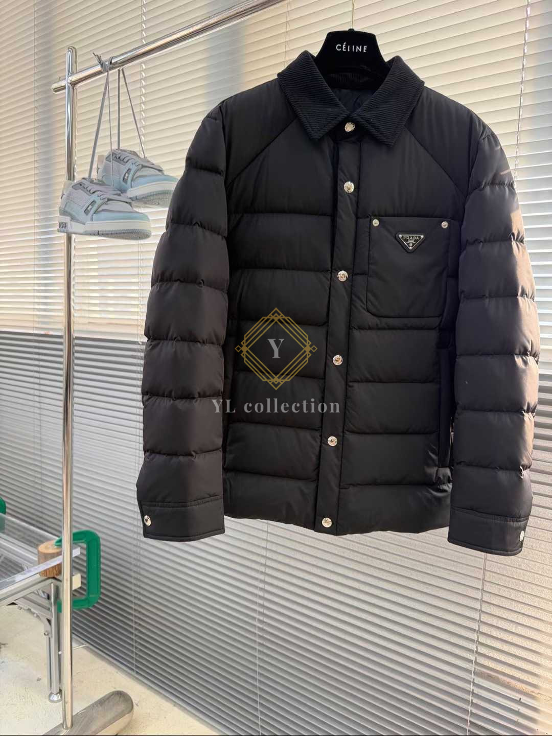 프라다 삼각 카라 점퍼
